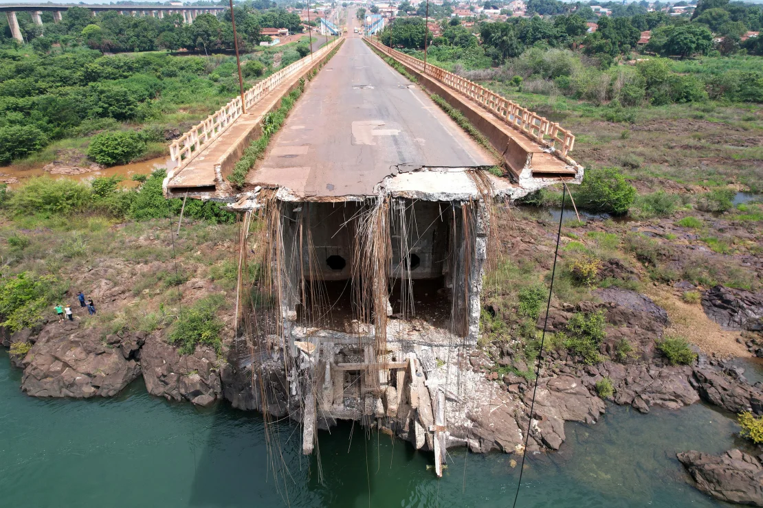 ambruknya-jembatan-di-brasil-tumpahkan-ribuan-liter-bahan-kimia-ke-sungai-tocantins