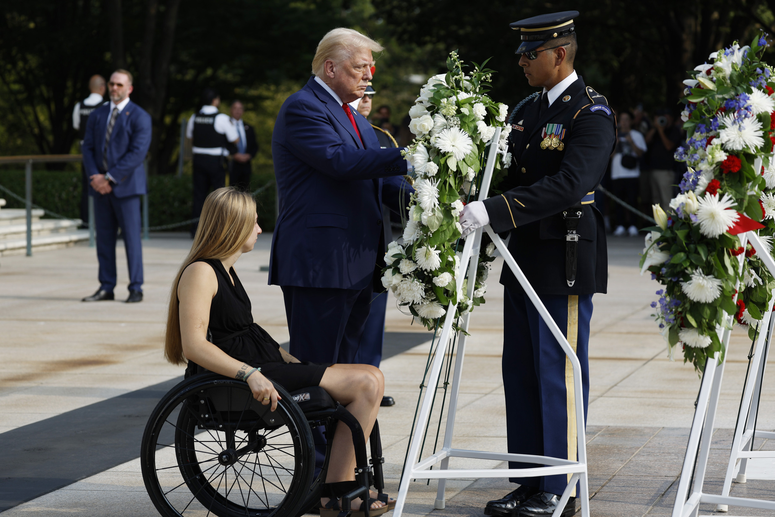 donald-trump-hargai-veteran-di-arlington-kritik-lawan-politik-di-hari-memorial